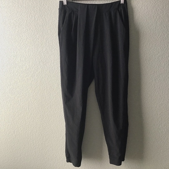 Lululemon Go Keepsake Jogger Pleated Tapered Elastic Waist Office Black Pant 6 - Picture 3 of 10